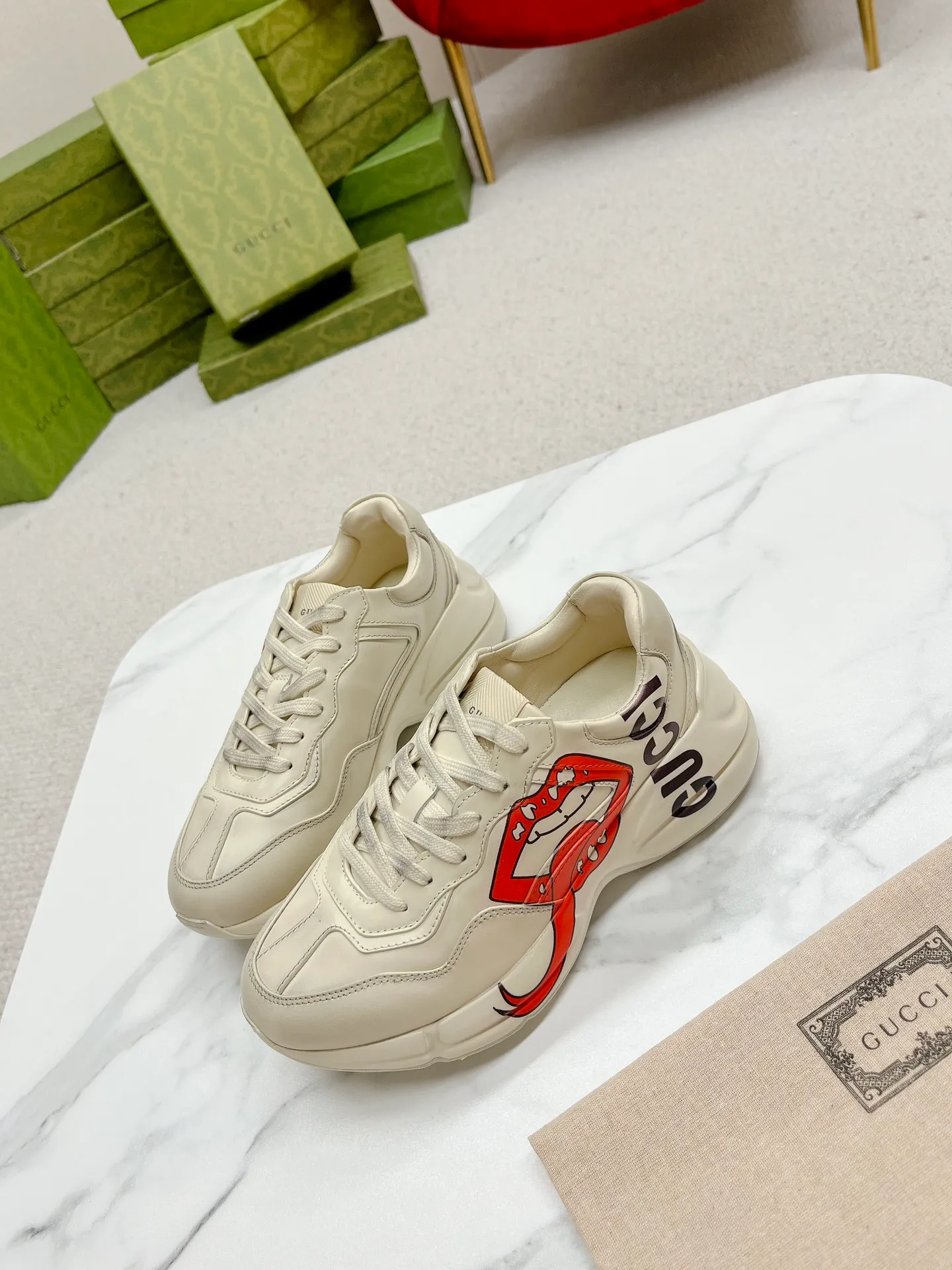 👟👟Ex-factory price 700👟👟 Men +10 Gucci’s top version of couple’s dad shoes series is new! 🖤 ⚠GG couple’s dad shoes have been very popular in recent years; new colors are updated constantly; new colors are updated, and our home and counters have new ones at the same time. This classic dad shoe is popular among celebrities and Internet celebrities. Anchors and others are sure to plant grass and call ❤ Classic fashion style, distressed leather surface, 5D drawing printing; mixed surface splicing colors, etc... Original customization (off-white eco-friendly cowhide, first layer of cowhide inside), original outsole... Shiny colorful drawings embellish the sides of the shoe body, old color rubbing, package production technology, 1:1 creation / only to make the best shoes. ⚠️ Comes with high-end full package at the counter. …………………………………………………… 👑❥∙Colour: Doraemon model/Mickey Mouse model/Lip model/Donald Duck model/Anchor model/Classic red and green striped logo model/NY letter model/Rainbow letter model/Red ebony cloth model/G letter pink cloth model/North Face joint model/Little Bear model/New blue color model/New orange color model 👑❥∙Size: Women’s model 35-40 Men's 39-44